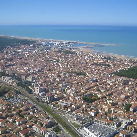 Sunflower Piano Terra By Interhome Viareggio